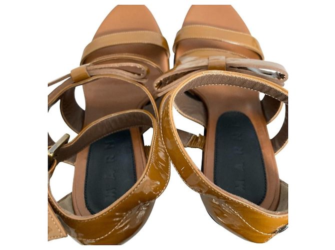 Marni Sandalen aus Lackleder mit Holzabsatz Braun - Ansicht 5