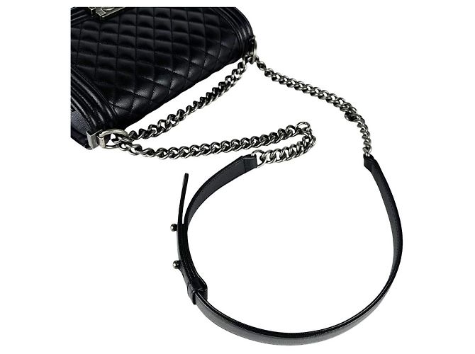 Borsa a tracolla Chanel Boy in pelle di vitello martellata nera Nero - vista 10