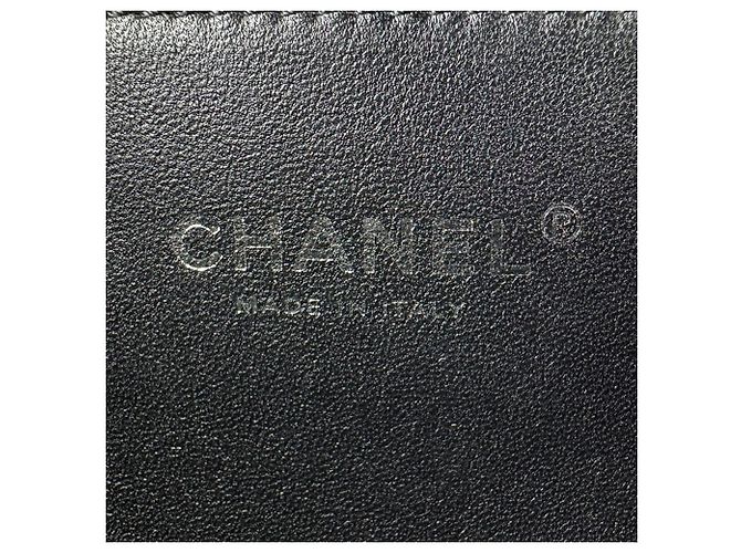Borsa a tracolla Chanel Boy in pelle di vitello martellata nera Nero - vista 12