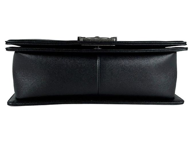 Borsa a tracolla Chanel Boy in pelle di vitello martellata nera Nero - vista 4