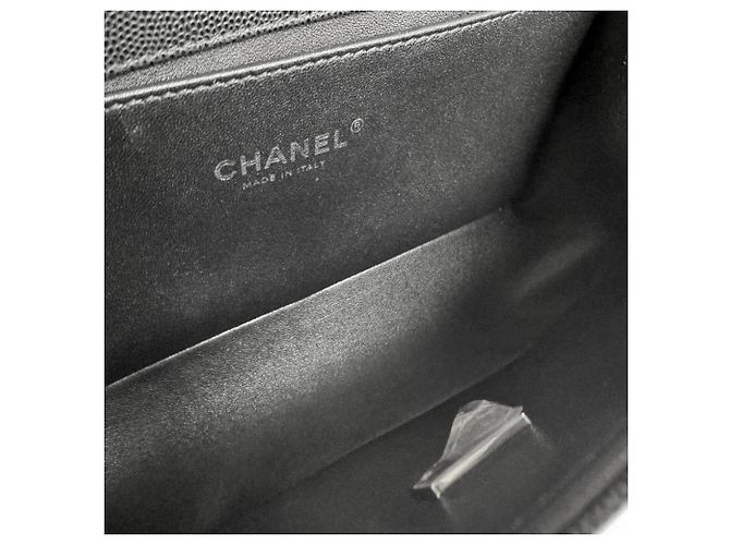 Borsa a tracolla Chanel Boy in pelle di vitello martellata nera Nero - vista 5