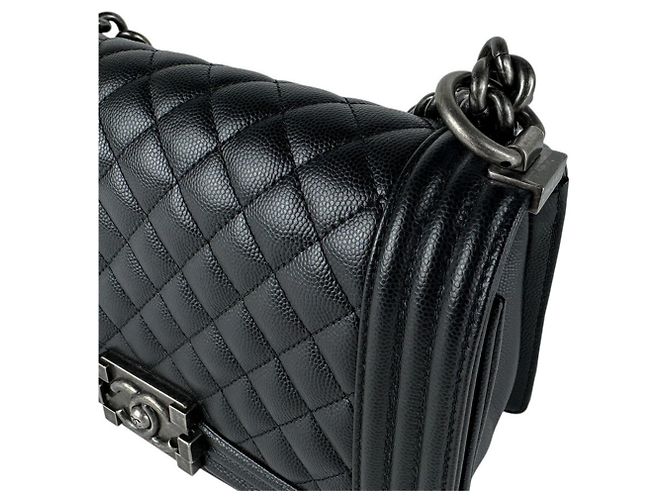 Borsa a tracolla Chanel Boy in pelle di vitello martellata nera Nero - vista 6