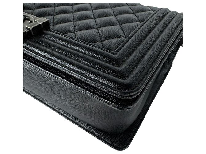 Borsa a tracolla Chanel Boy in pelle di vitello martellata nera Nero - vista 8