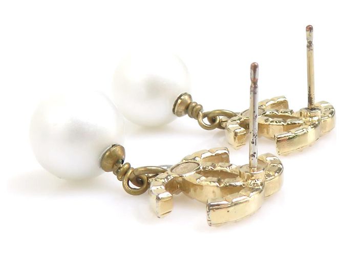 Boucles d'oreilles pendantes Chanel dorées et blanches - vue 8