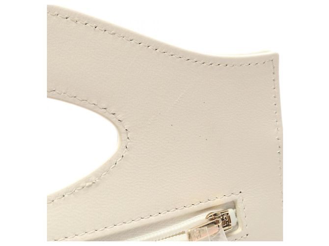 Borsa a tracolla Chanel Matelassé in pelle bianca Bianco - vista 6
