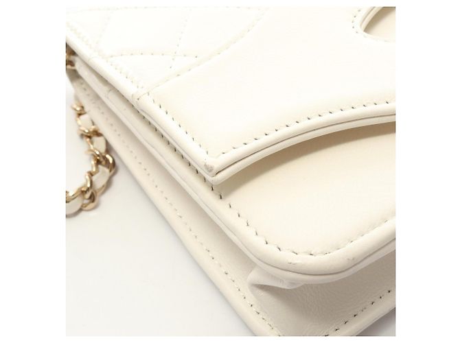 Borsa a tracolla Chanel Matelassé in pelle bianca Bianco - vista 8