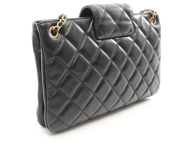Chanel Matelassé Schultertasche mit Klappe Schwarz - Ansicht 2