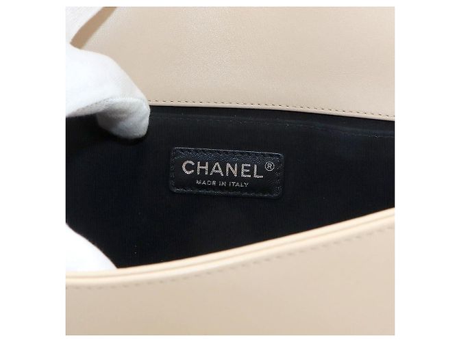 Borsa a tracolla Chanel Boy Chain Beige - vista 8