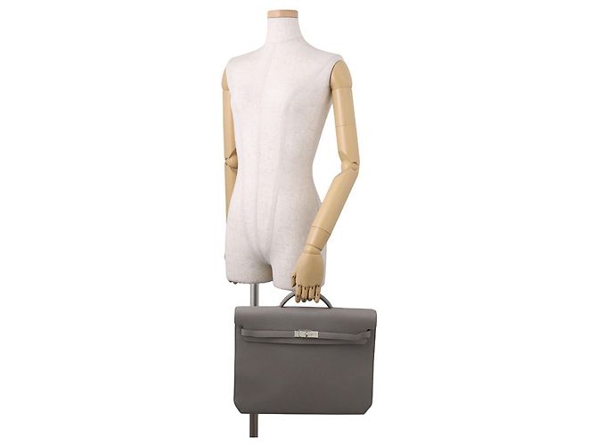 Hermès Borsa Hermes Kelly Depeches 36 in pelle Togo Etain Grigio - vista 4