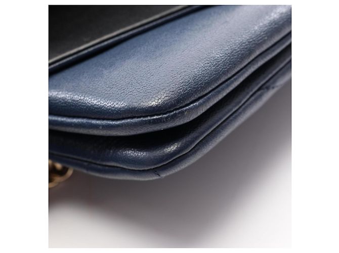 Borsa a spalla Chanel Chevron V-Stitch Nero Blu navy - vista 8