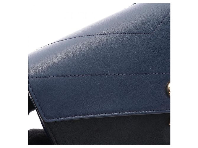 Borsa a spalla Chanel Chevron V-Stitch Nero Blu navy - vista 9