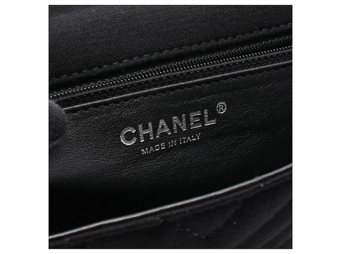 Borsa a tracolla Chanel Chevron V-Stitch Nero - vista 4