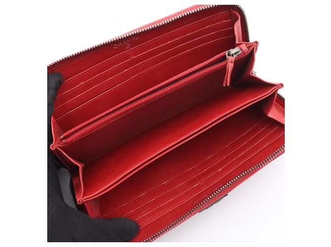 Portafoglio lungo rotondo Chanel Boy con hardware argento antico Rosso - vista 3