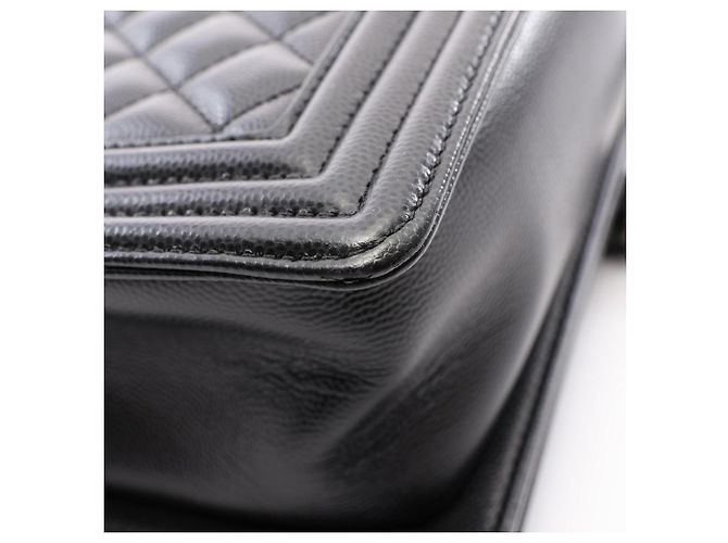 Borsa a tracolla Chanel Boy in pelle di vitello grana nera Nero - vista 7