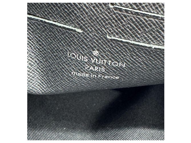 Louis Vuitton Pochette Voyage Reverse Monogram Eclipse Canvas MM Schwarz - Ansicht 6