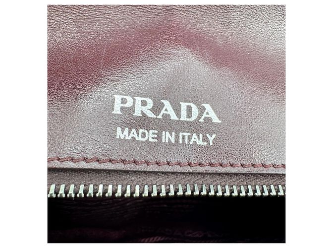 Prada Chain Flap Diagramme Quilted Leather Small Bordeaux - vista 6