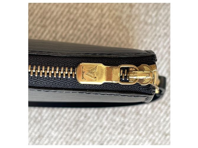 Louis Vuitton Pochette Accessoires en cuero Epi Negro - vista 11