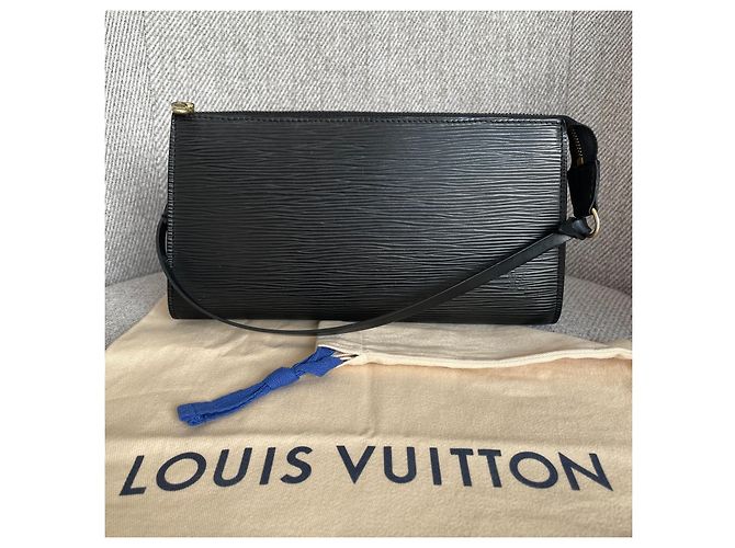 Louis Vuitton Pochette Accessoires en cuero Epi Negro - vista 2