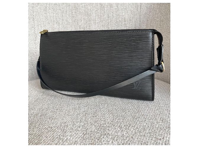 Louis Vuitton Pochette Accessoires en cuero Epi Negro - vista 3