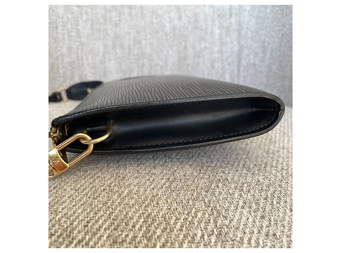 Louis Vuitton Pochette Accessoires en cuero Epi Negro - vista 5