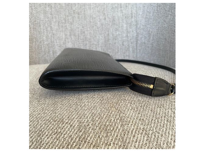 Louis Vuitton Pochette Accessoires en cuero Epi Negro - vista 7