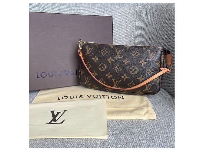 Louis Vuitton Monogram Pochette Accessoires Handtasche Braun Monogramm - Ansicht 2