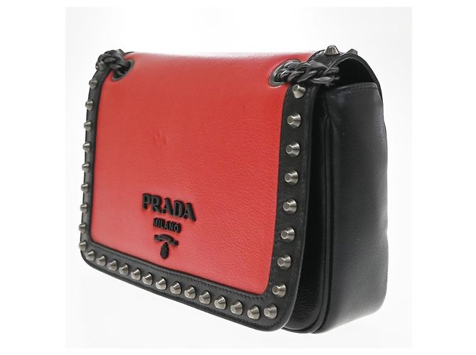 Borsa a patta con catena Prada in vitello lucido borchiato Rosso - vista 3