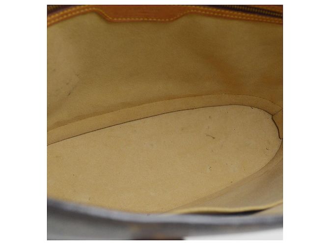 Louis Vuitton Babylone Monogram Canvas Castaño - vista 3
