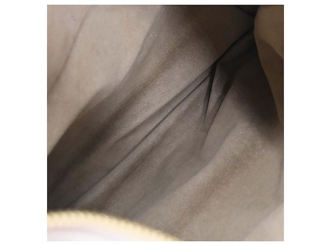 Louis Vuitton Selene Mahina Leather MM Bege - vista 3