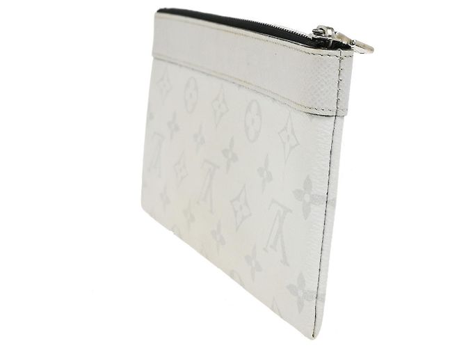 Louis Vuitton Discovery Pochette Monogram Taigarama PM Blanc - vue 4