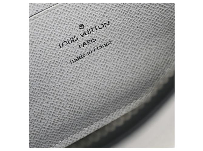 Louis Vuitton Discovery Pochette Monogram Taigarama PM Blanc - vue 6