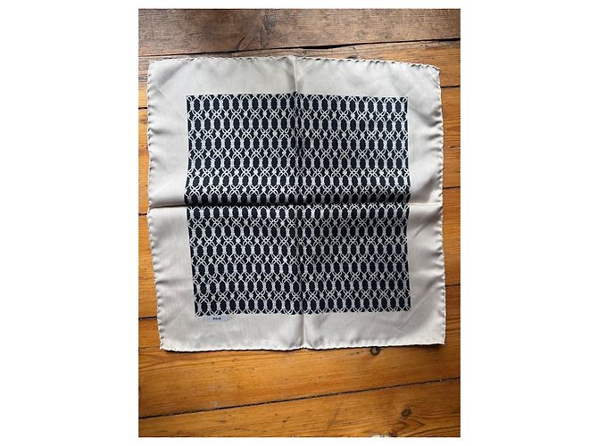 Lenço de seda Hermès Preto Bege - vista 3