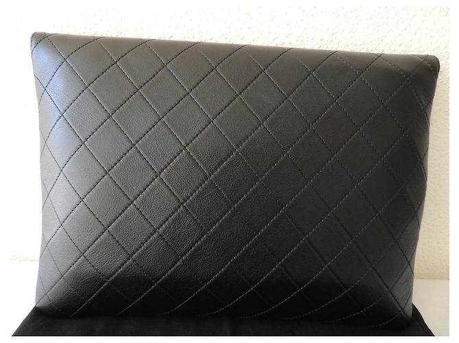Chanel Clutch XL Couro Matelassê Preto - vista 2