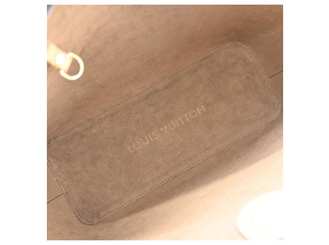 Louis Vuitton Long Beach Monogram Vernis MM Bege - vista 3