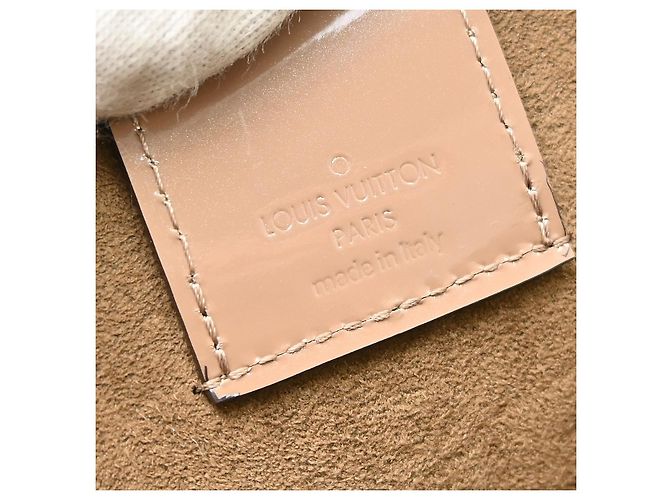 Louis Vuitton Long Beach Monogram Vernis MM Bege - vista 4