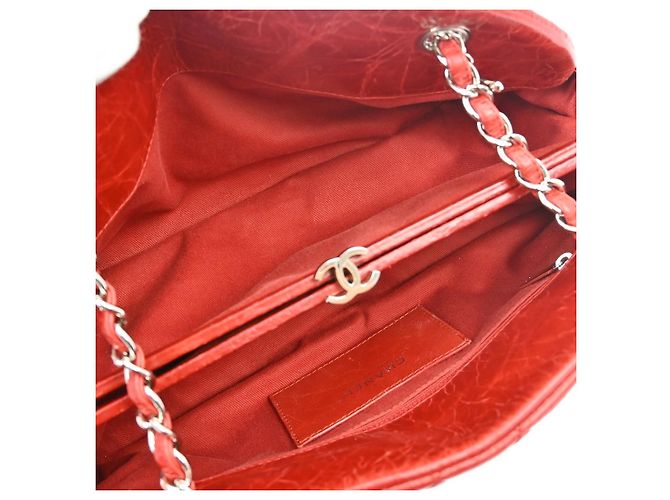Chanel Just Mademoiselle en cuir de veau matelassé Medium Rouge - vue 3