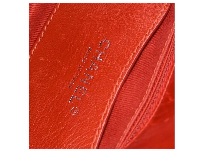 Chanel Just Mademoiselle en cuir de veau matelassé Medium Rouge - vue 4