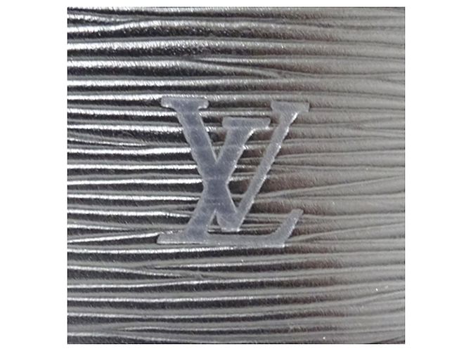 Bolsa Louis Vuitton Alma PM Preto - vista 7