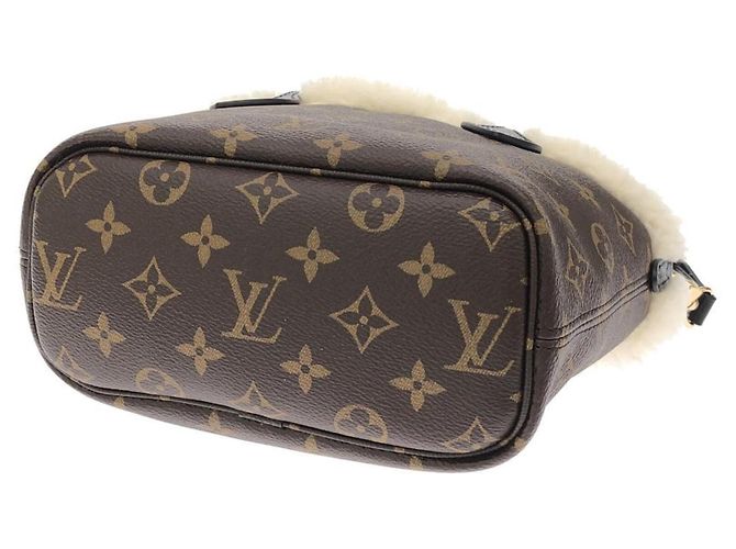 Bolsa Louis Vuitton Monogram Neverfull Inside Out BB Marrom - vista 2