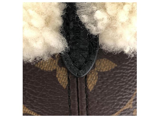 Bolsa Louis Vuitton Monogram Neverfull Inside Out BB Marrom - vista 3