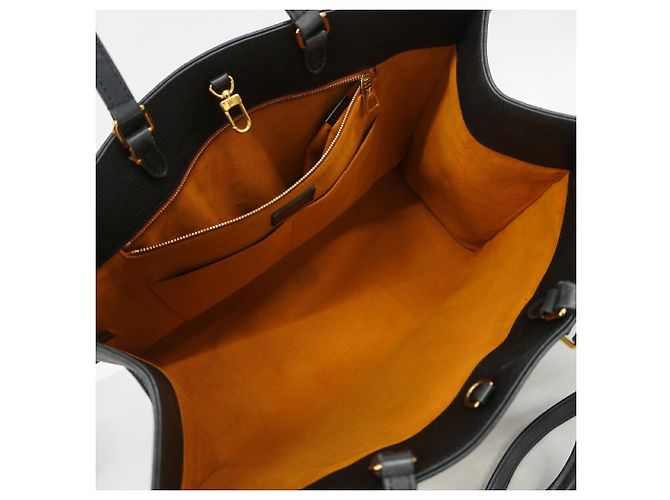 Bolso Tote Louis Vuitton Monogram Empreinte OnTheGo GM Negro - vista 4