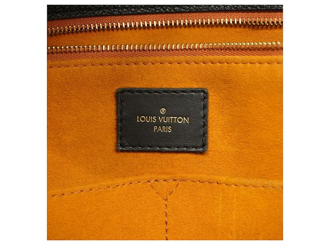 Bolso Tote Louis Vuitton Monogram Empreinte OnTheGo GM Negro - vista 5