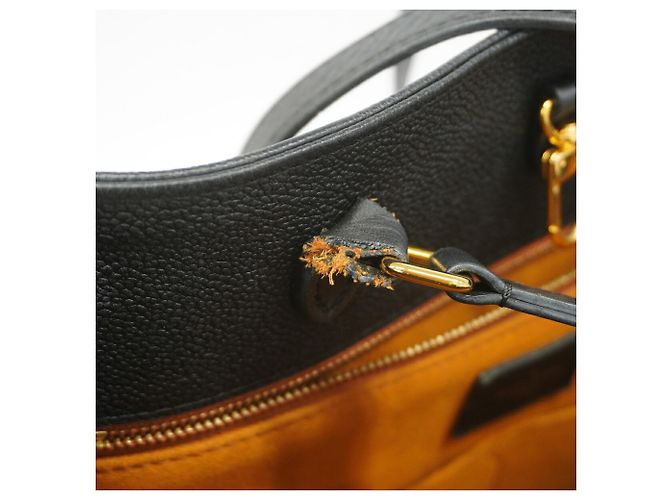 Bolso Tote Louis Vuitton Monogram Empreinte OnTheGo GM Negro - vista 7
