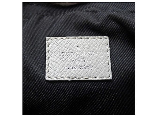 Borsa a tracolla Louis Vuitton Taigarama Bianco - vista 6