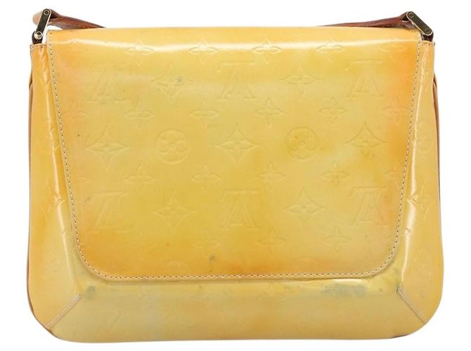 Louis Vuitton Thompson Street Monogram Vernis Medium Amarelo - vista 2