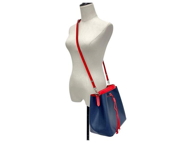Néonoé Borsa a tracolla Louis Vuitton NeoNoe MM in pelle Epi Blu - vista 11