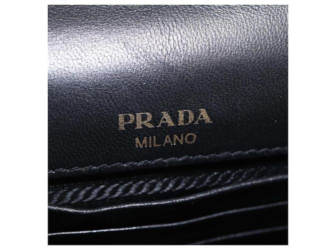 Bolsa de Ombro PRADA com Corrente Franzida em Couro Preto e Ouro Auth 204909A Dourado - vista 21
