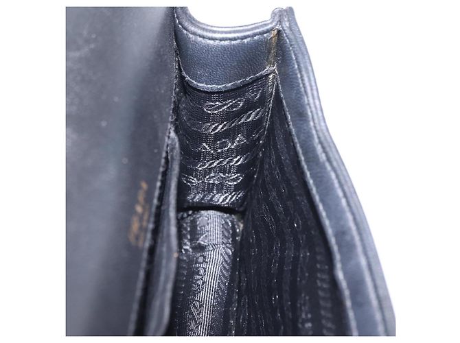 Bolsa de Ombro PRADA com Corrente Franzida em Couro Preto e Ouro Auth 204909A Dourado - vista 22