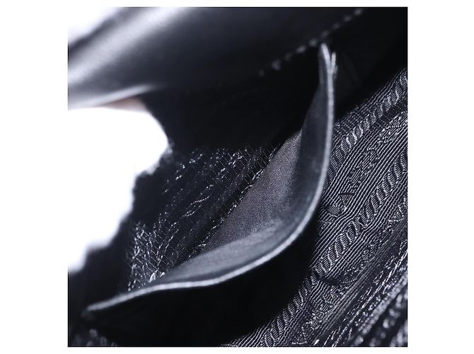 Bolsa de Ombro PRADA com Corrente Franzida em Couro Preto e Ouro Auth 204909A Dourado - vista 24