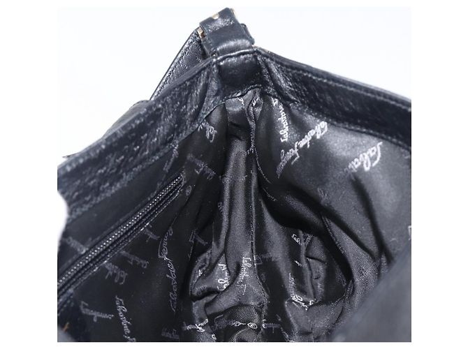 Borsa a tracolla Salvatore Ferragamo Gancini in pelle nera e oro Auth 199594 Nero D'oro - vista 20